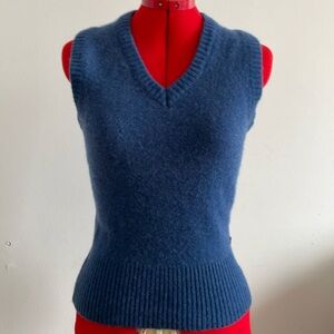100% wool Twik sweater vest
